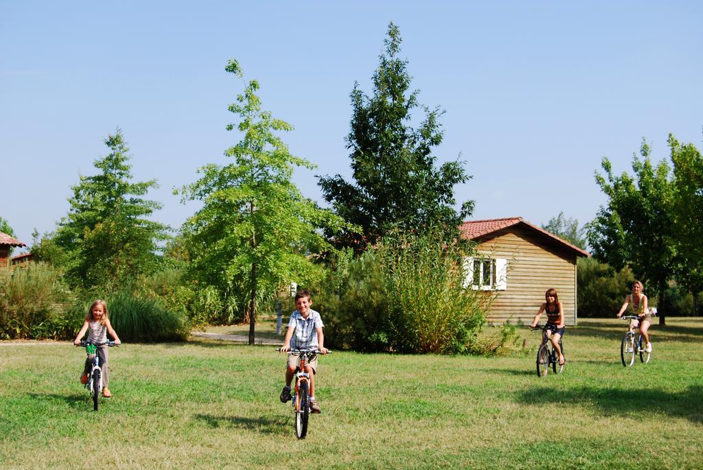 Lagrange Grand Bleu Vacances - Residence Port Lalande Castelmoron-sur-Lot エクステリア 写真