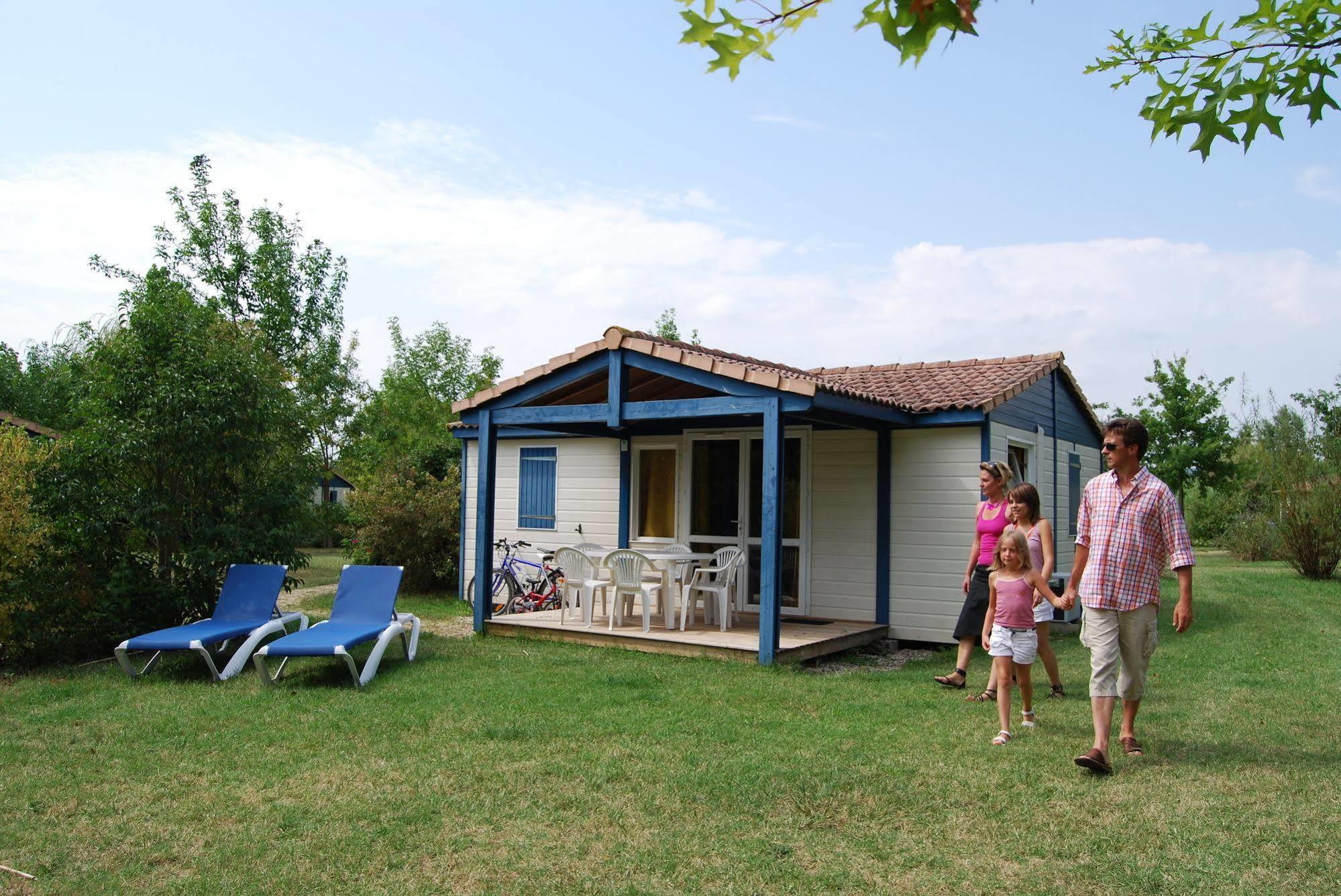 Lagrange Grand Bleu Vacances - Residence Port Lalande Castelmoron-sur-Lot エクステリア 写真