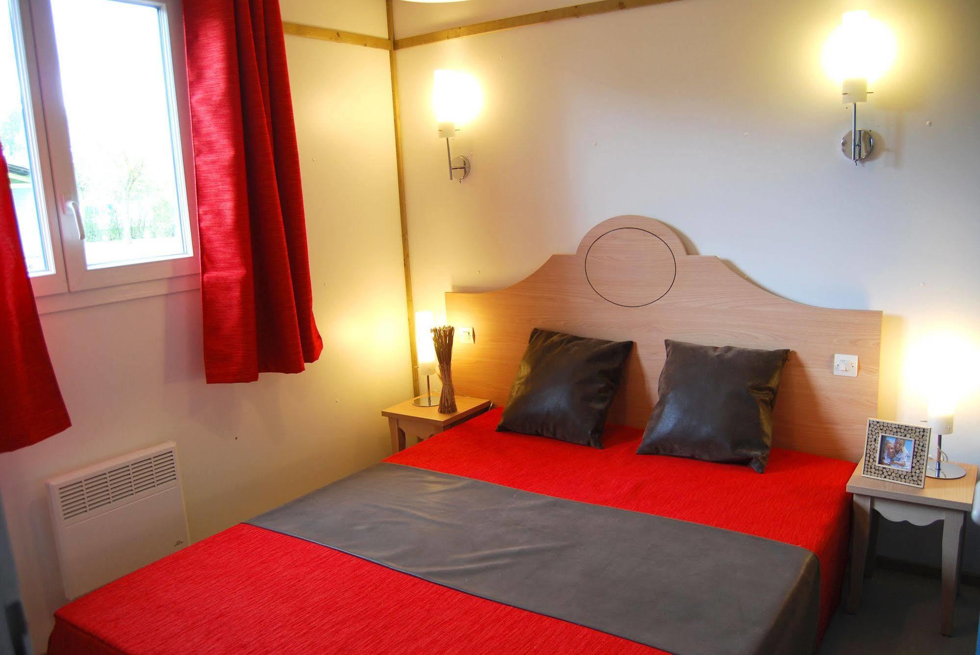 Lagrange Grand Bleu Vacances - Residence Port Lalande Castelmoron-sur-Lot エクステリア 写真