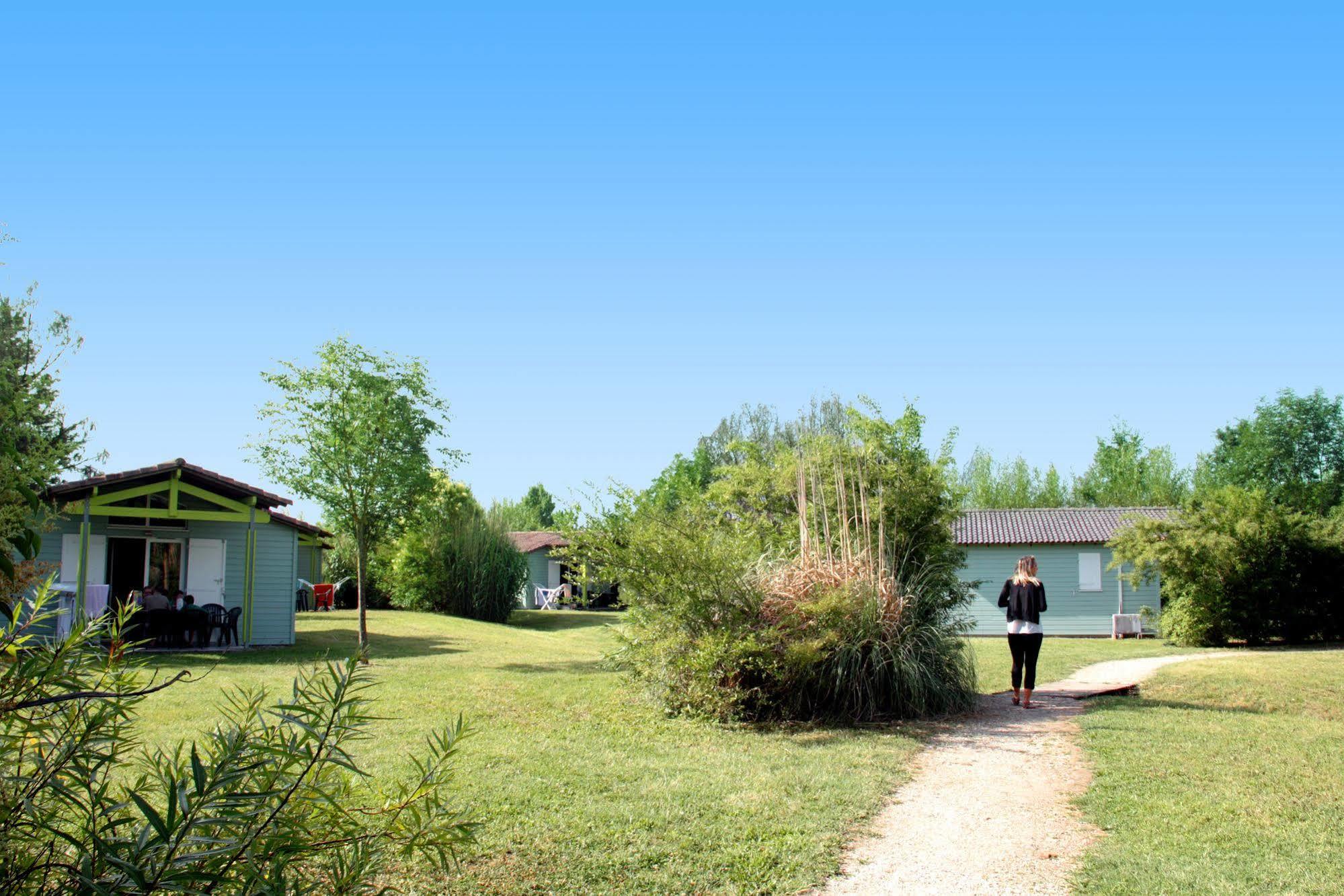 Lagrange Grand Bleu Vacances - Residence Port Lalande Castelmoron-sur-Lot エクステリア 写真